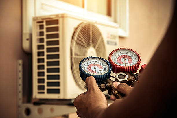 Professional Hvac technician working in Carver, MN